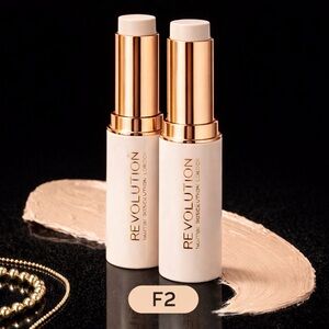 Coffret Maquillage Revolution – La Collection Rose Renaissance – Neuf